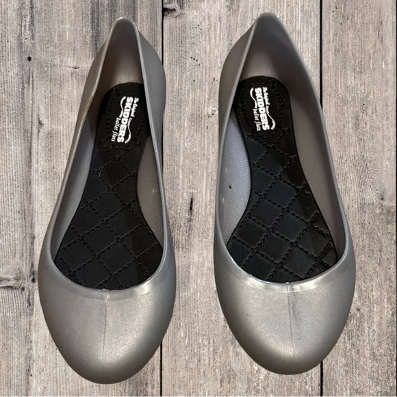 NWOT Women's Silver Skidders Original Ballet Flat, Size 9 - Picture 2 of 4